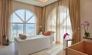 希尔顿萨尔瓦海滩别墅度假村 (Hilton Salwa Beach Resort & Villas)
