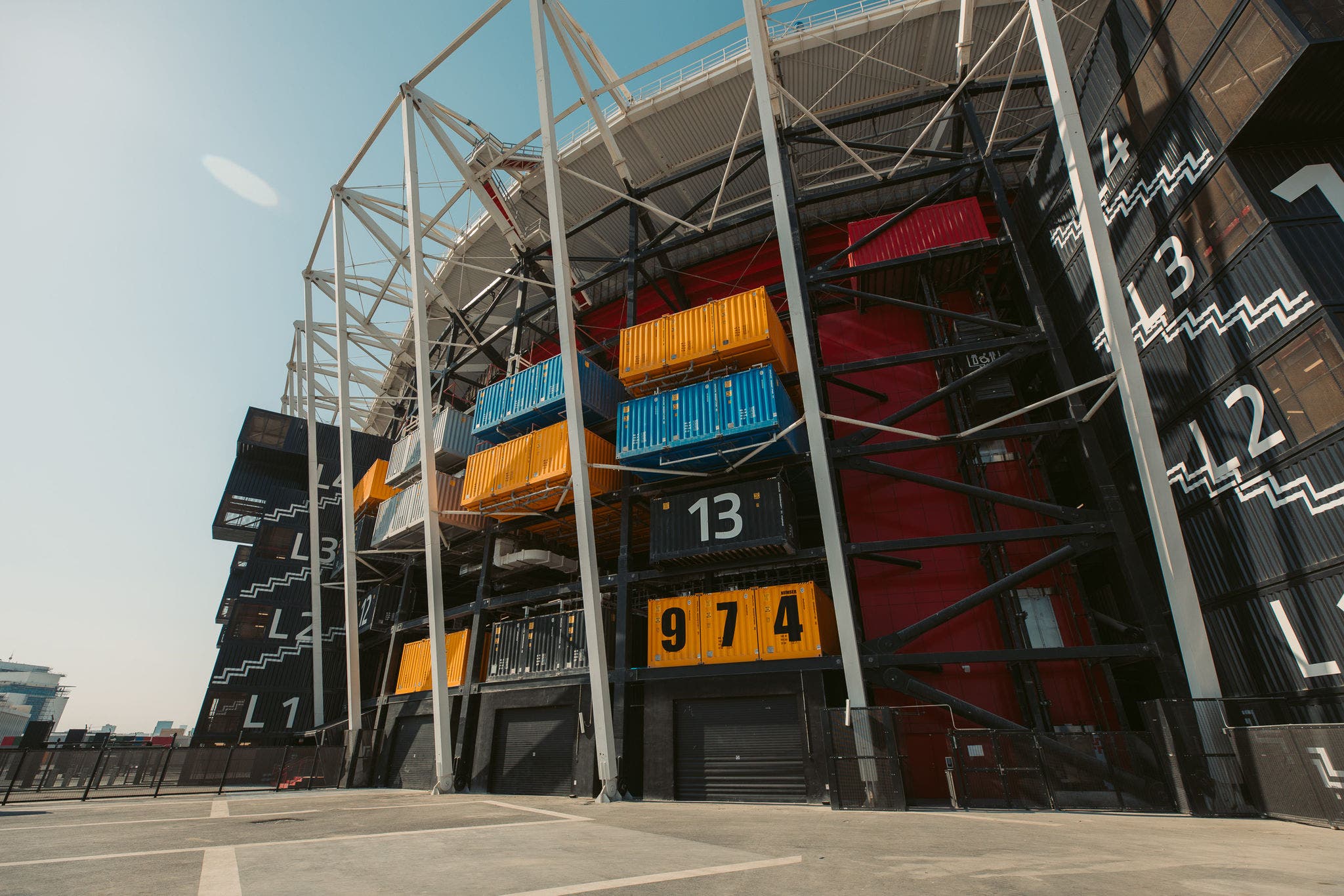 974体育场 (Stadium 974): 由海运集装箱建造的体育场馆