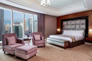 多哈西湾皇冠假日酒店 (Crowne Plaza Doha West Bay)